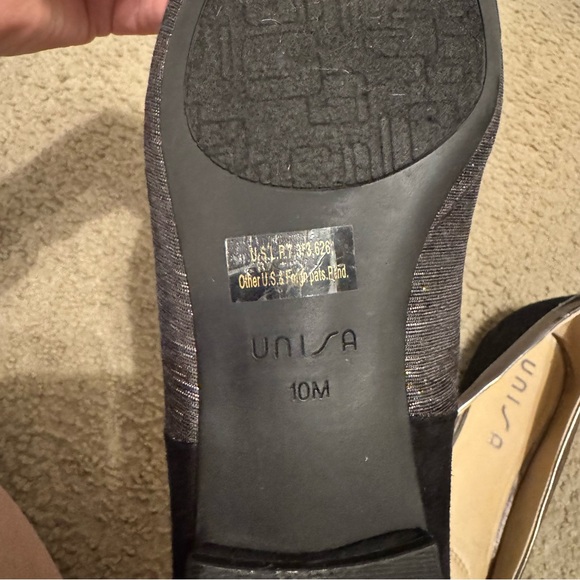 Unisa Gray Flats with Bow and Textured Design - Picture 5 of 6